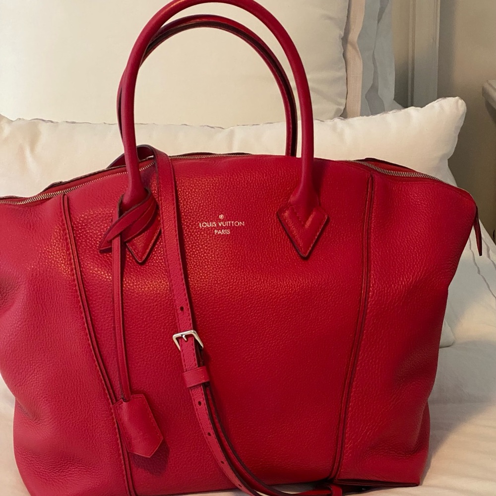 Louis Vuitton Lock It MM - Excellent Condition